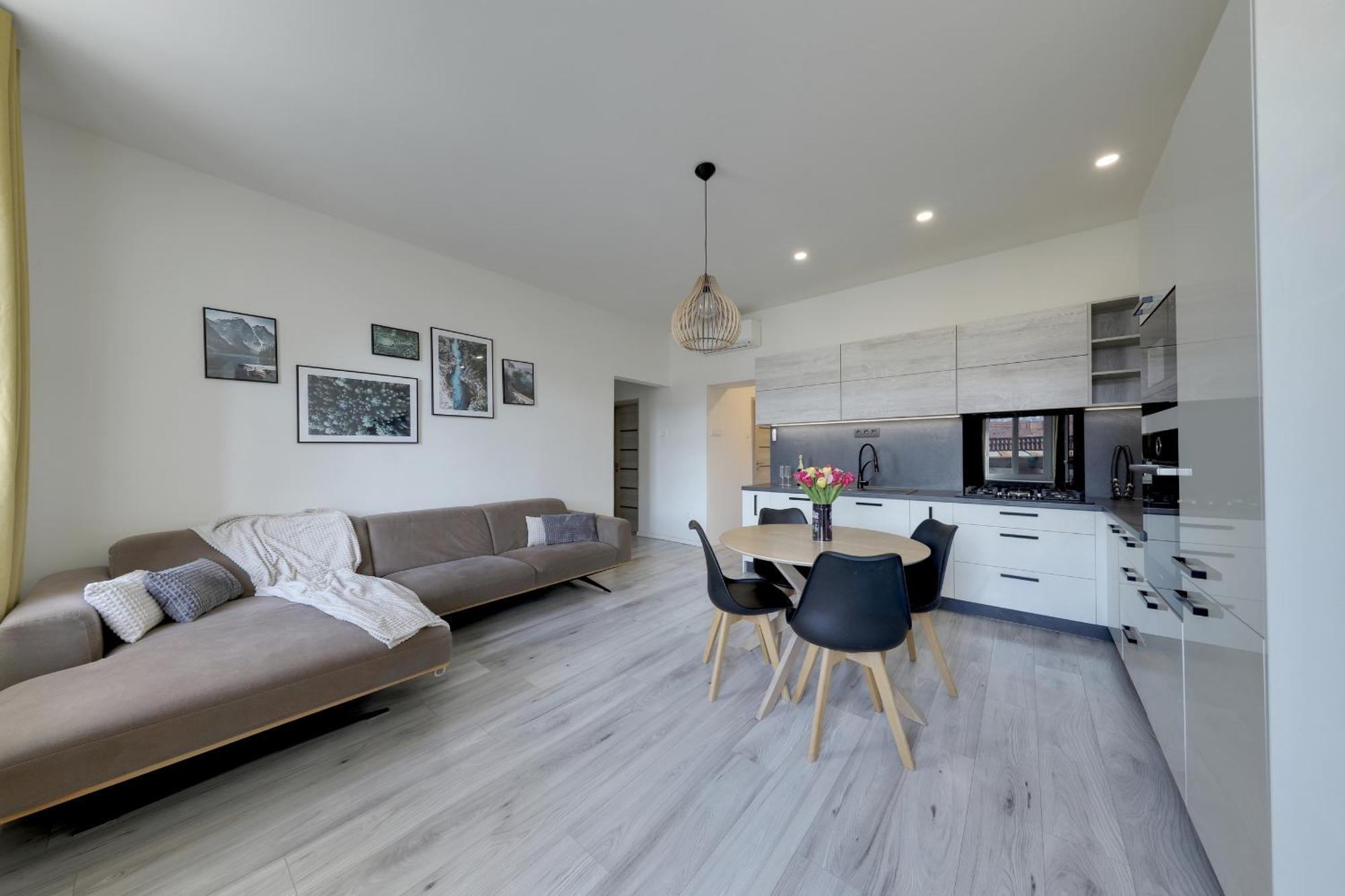 Lovely 2-Bedroom Apartment In Centre Of Pozsony Kültér fotó