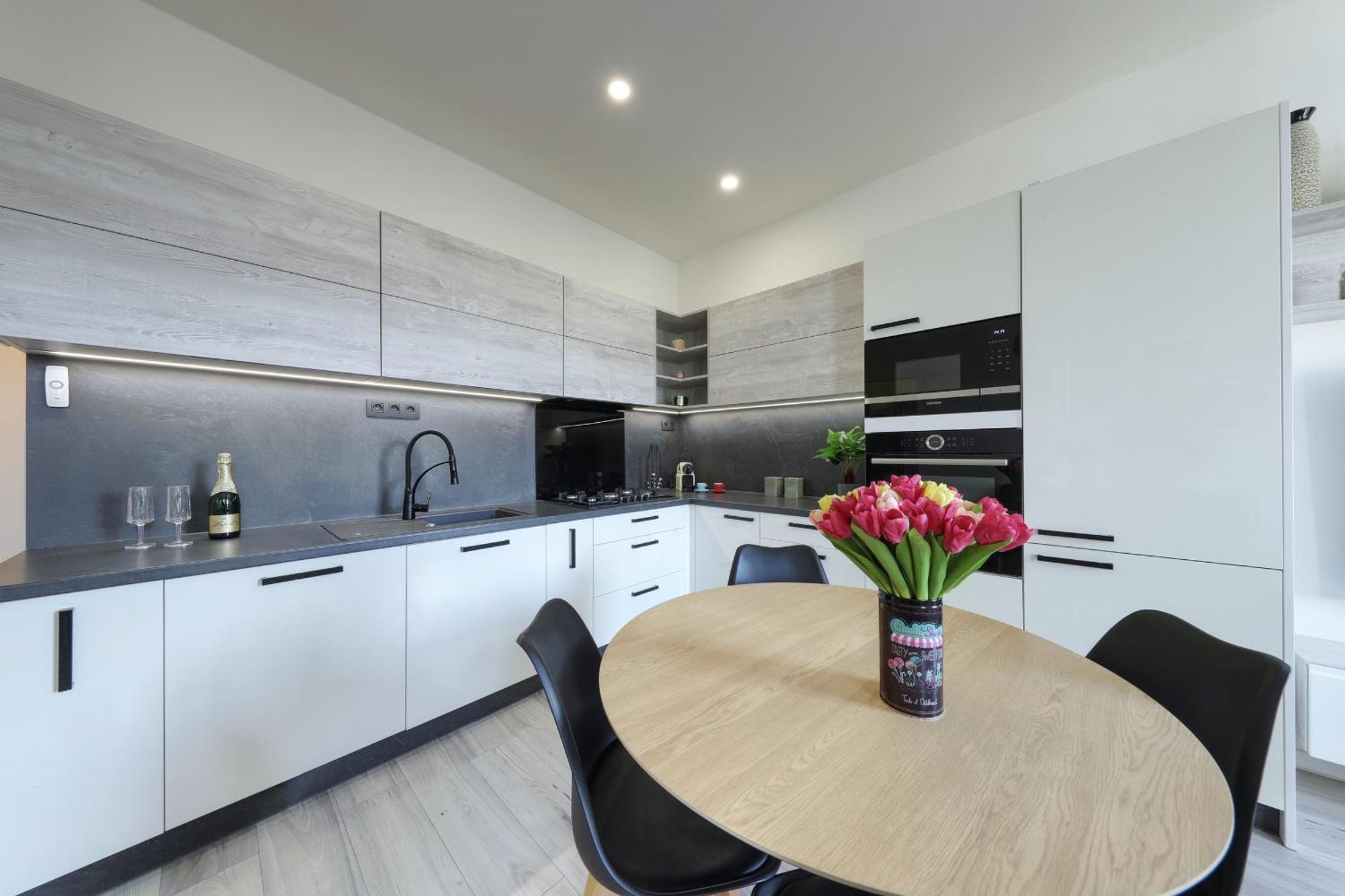 Lovely 2-Bedroom Apartment In Centre Of Pozsony Kültér fotó